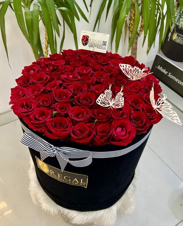 VIP CLASSIC RED BOX ARRANGEMENT – Box Of Classy Red Roses - Image 6