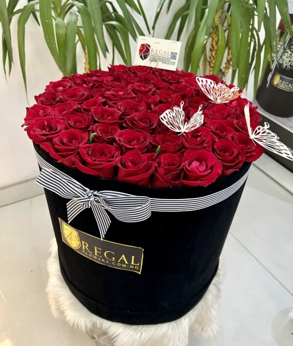 VIP CLASSIC RED BOX ARRANGEMENT – Box Of Classy Red Roses - Image 4
