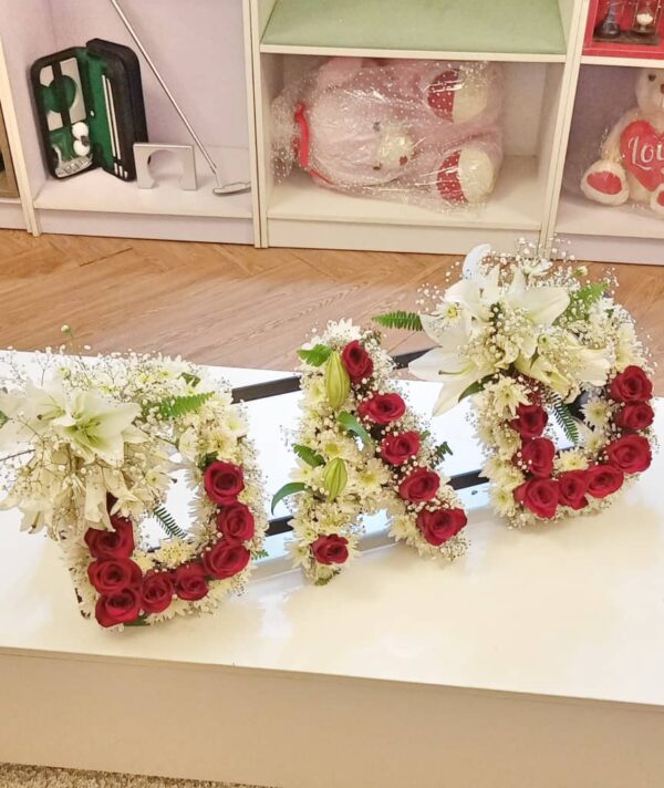 MUM or DAD (Funeral Wreath) - Roses (Yellow, Pink, Purple, White, Red or Orange), Lilies . . . select size - Image 2