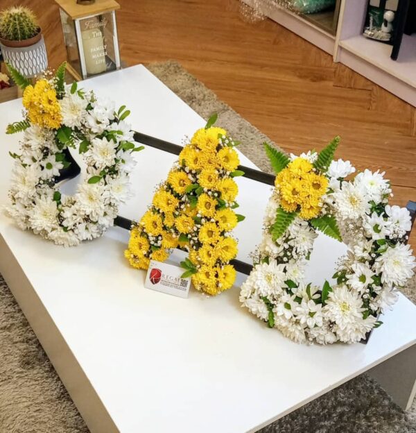 MUM or DAD (Funeral Wreath) - Roses (Yellow, Pink, Purple, White, Red or Orange), Lilies . . . select size - Image 3