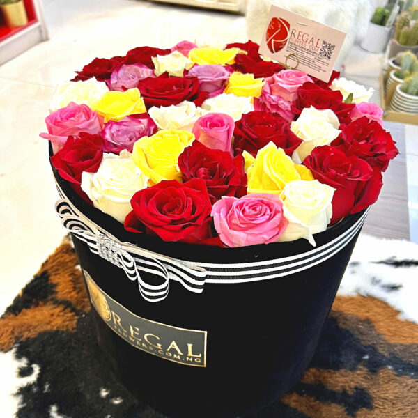 VIP BELLISSIMO (BEAUTIFUL) BOX ARRANGEMENT– Luxurious mix of white and pink, or white, pink and red roses . . - Image 4