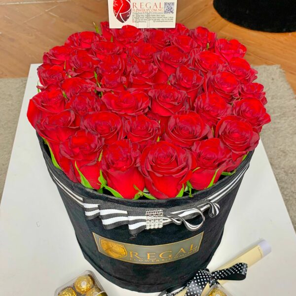 VIP CLASSIC RED BOX ARRANGEMENT – Box Of Classy Red Roses - Image 8