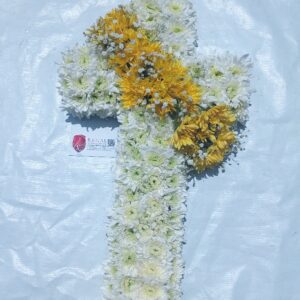 CROSS WREATH 002 - White and yellow Chrysanthemum
