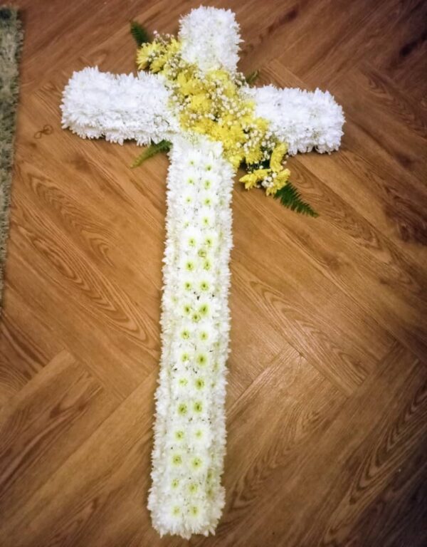 CROSS WREATH 002 - White and yellow Chrysanthemum - Image 2
