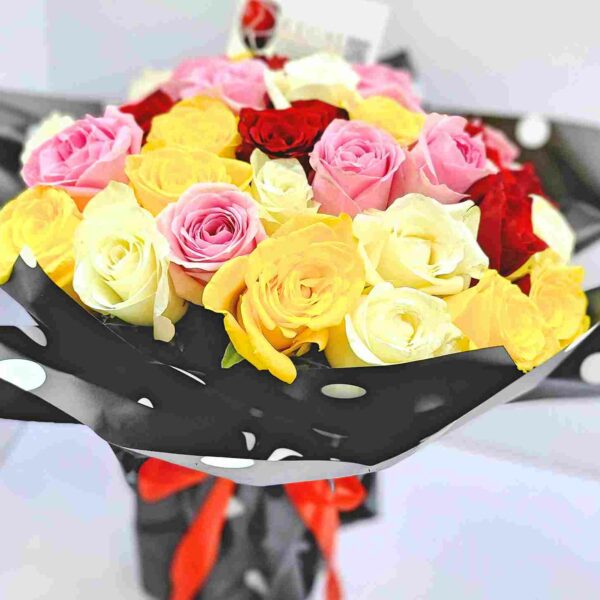 MIXED ROSES BOUQUET –Bouquet of mixed roses ..... - Image 5