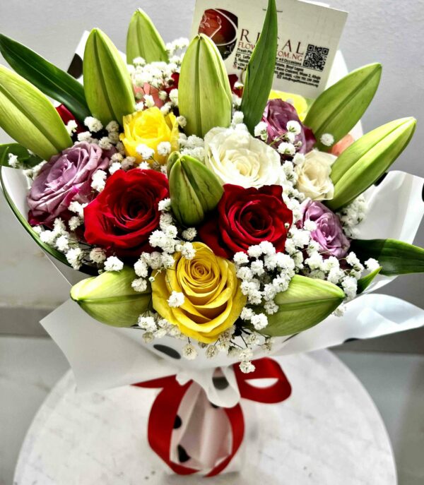 MIXED ROSES AND LILIES BOUQUET – Roses, Lilies and Million Stars
