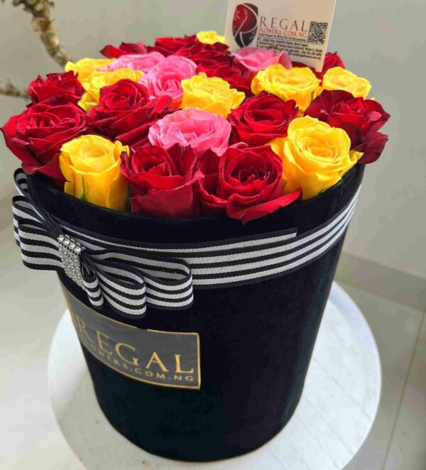 BELLISSIMO (Beautiful) BOX ARRANGEMENT –Box of Mixed Colored Roses - Image 5