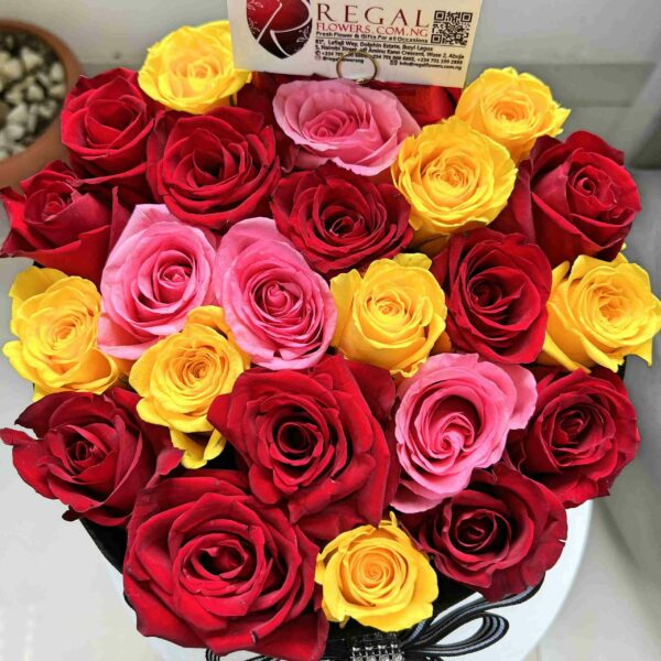 BELLISSIMO (Beautiful) BOX ARRANGEMENT –Box of Mixed Colored Roses - Image 2