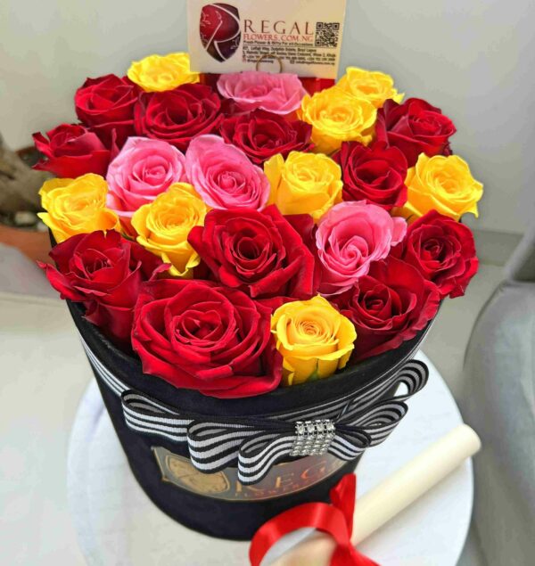 BELLISSIMO (Beautiful) BOX ARRANGEMENT –Box of Mixed Colored Roses - Image 3