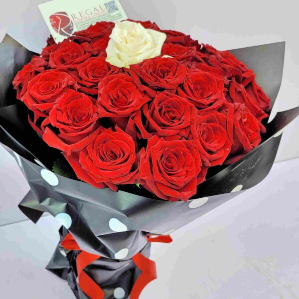 THE SPECIAL ONE  BOUQUET -  Bouquet of contrasting rose colours - Image 6