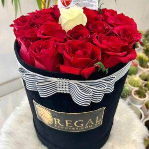THE ONE BOX ARRANGEMENT- Contrasting Rose Colours