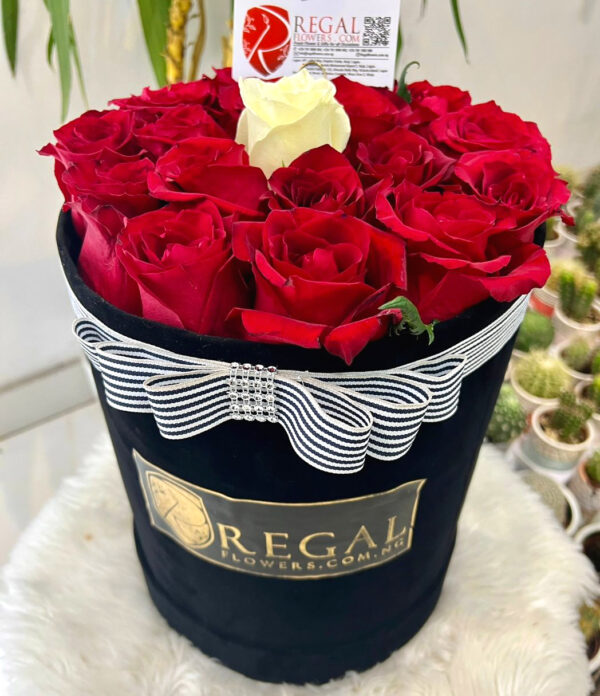 THE ONE BOX ARRANGEMENT- Contrasting Rose Colours
