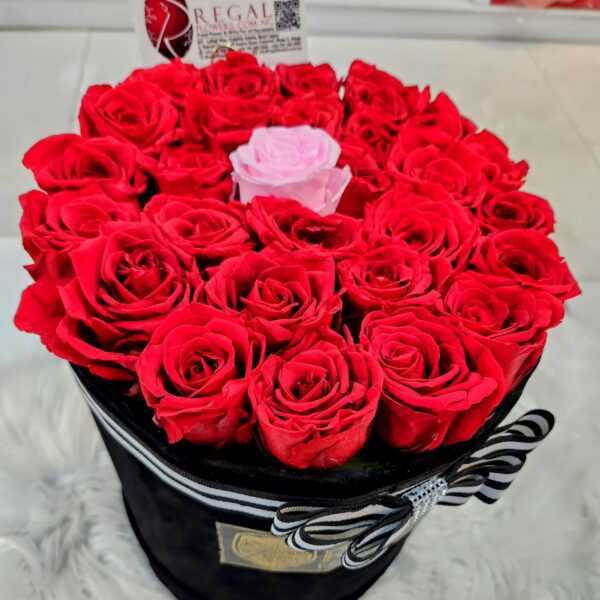 FOREVER YOU - A Luxuriant Box Of Contrasting Forever roses...More - Image 3